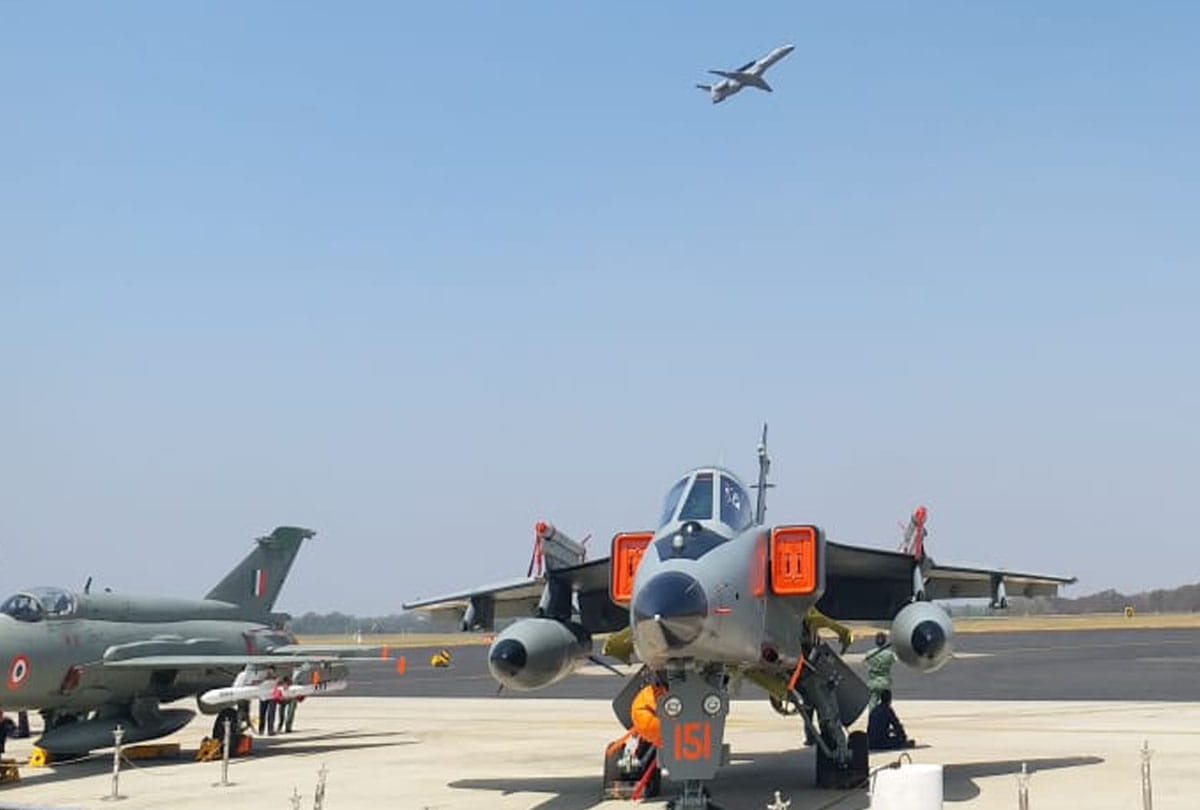 Aero India 2021: Defense Minister appreciated the products made in Kanpur