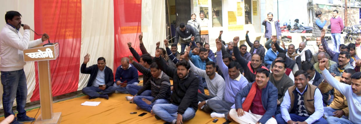 Power workers demonstrated against privatization
