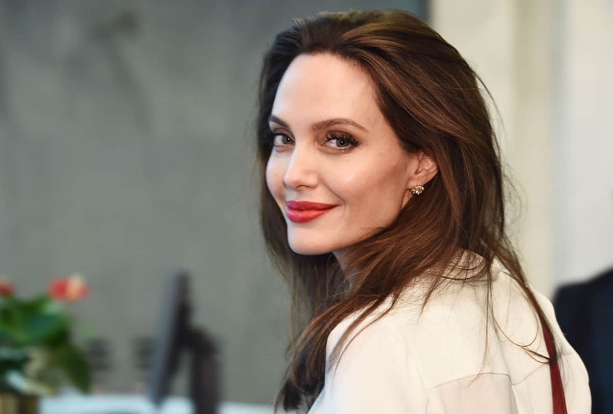 Angelina Jolie Birthday Special: Know About salt and Maleficent Actress life controversies in hindi