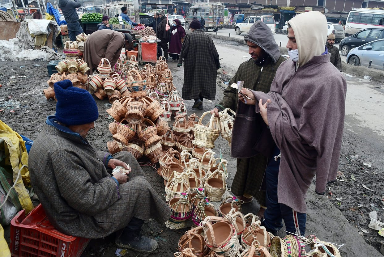 Cold wave intensifies in Kashmir, rain, snowfall expected today