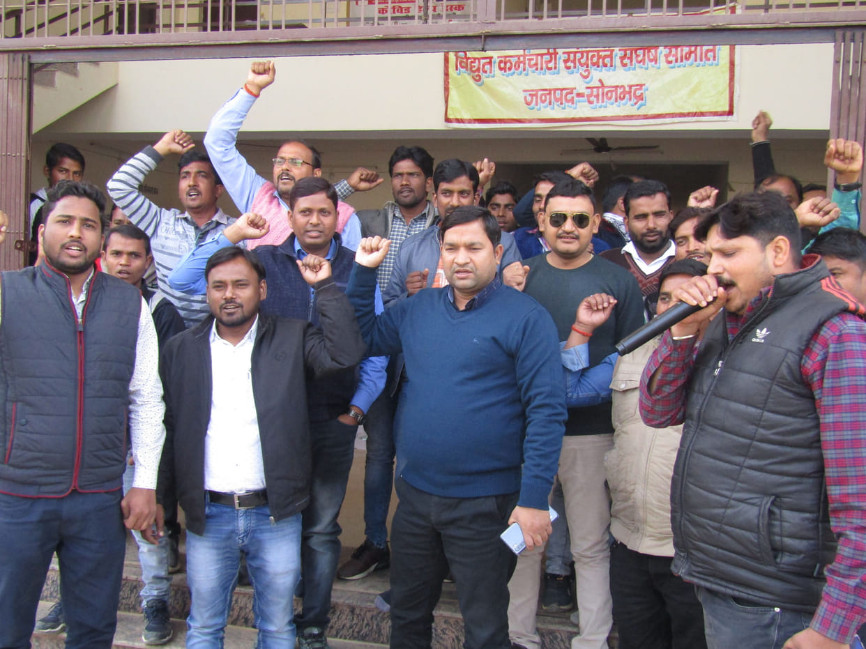 Power workers boycott work against privatization