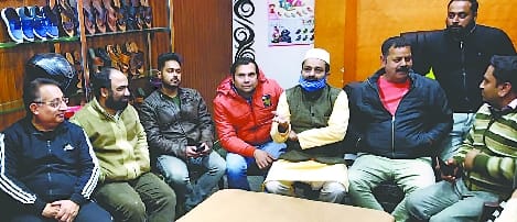 Qutubkhana flyover: engaged in strategy of business movement in protest