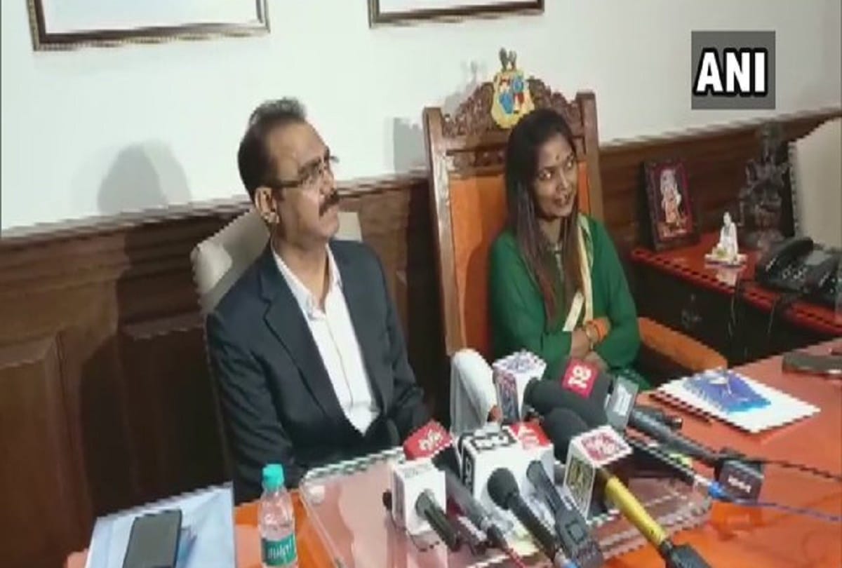 BMC Joint Municipal Commissioner Ramesh Pawar accidentally drinks from a bottle of hand sanitiser, instead of a bottle of water