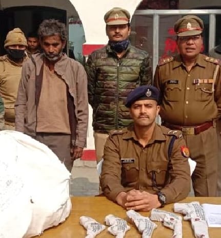 A trafficker who supplies guns to the countryside is caught in the city