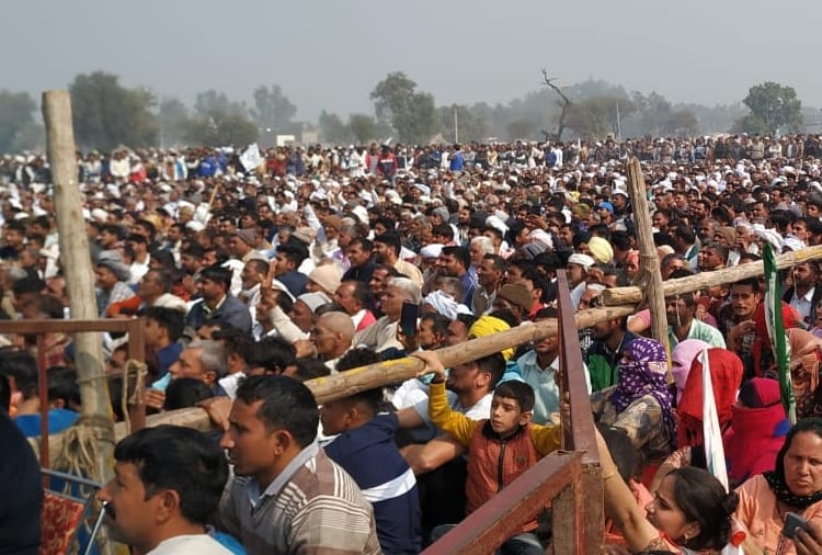 Haryana : Mahapanchayat stage broken in Jind