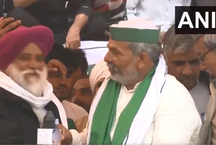 Haryana : Mahapanchayat stage broken in Jind