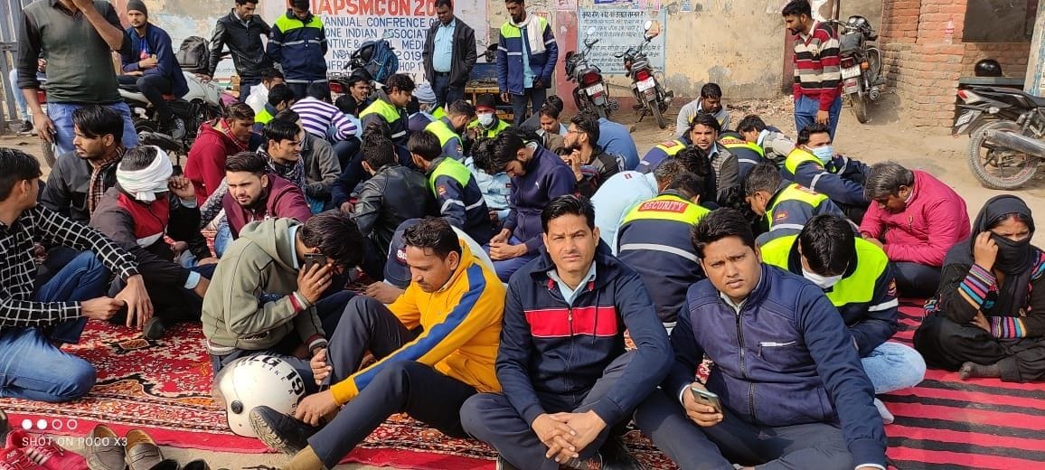 Security guards protest against non-payment of salary
