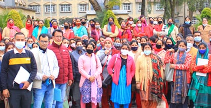 धर्मशाला में घुरकड़ी निजी स्कूल की ओर से एनुअल फंड बसूलने रख़लाफ़ जिलाधीश कार्यालय में पहुंचे अ?