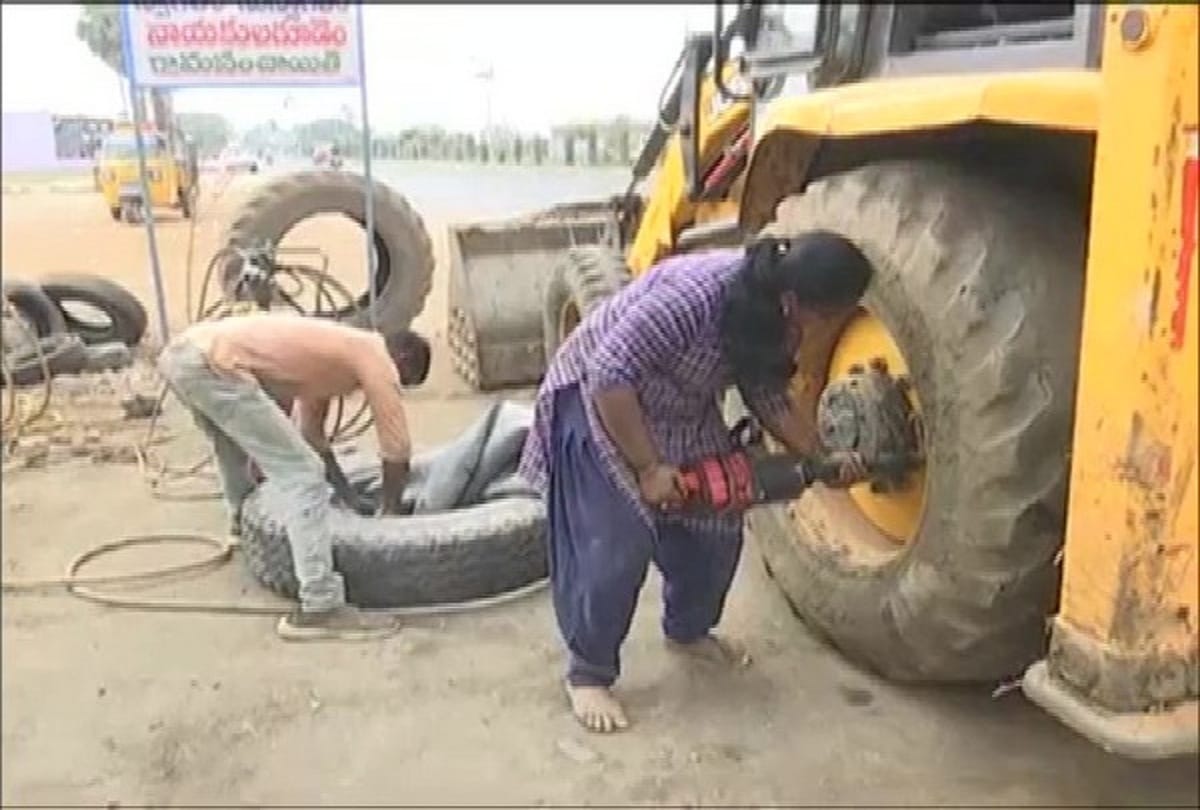 adilaxmi telangana woman mechanic who support family with working in automobile shop