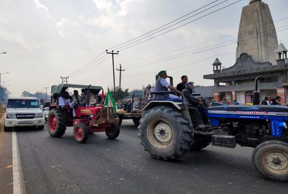 Farmers Protest: Farmers Crowd in Manglaur Kisan Mahapanchayat with Naresh Tikait Photos