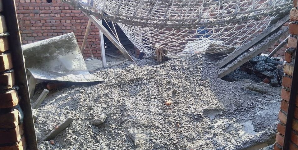 Slab trap of seed warehouse under construction dropped as soon as construction material was put in