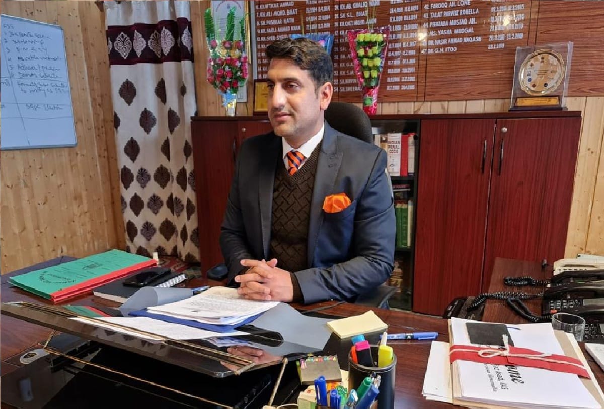 Mohammad aijaz Assumes charge as DC Baramulla Interacts with Officers of District Admin to resolve immediate priority issues
