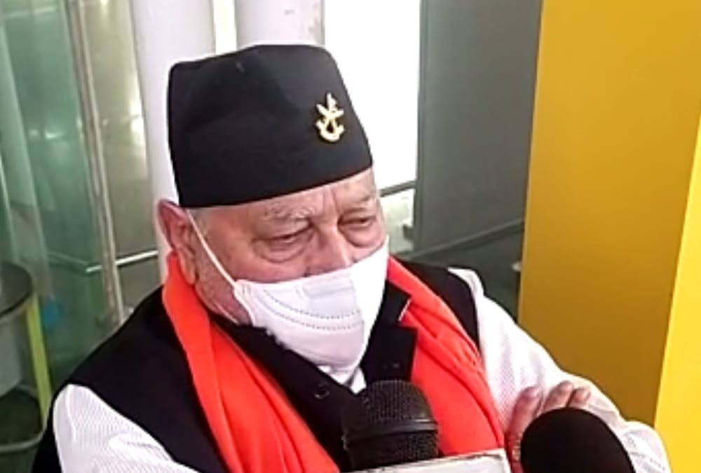 Narendra Modi Brother Prahlad Modi News: PM Narendra Modi's brother protest on Amausi airport in Lucknow.
