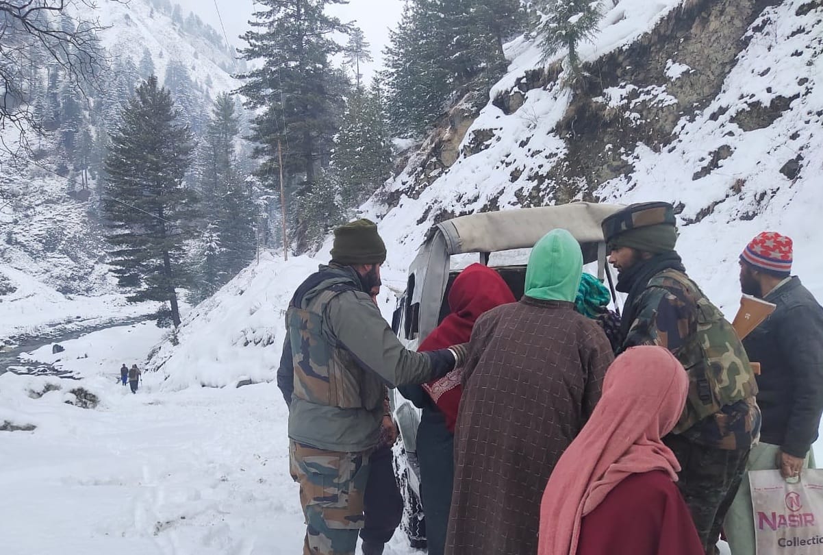 jammu and kashmir news Pregnant woman rescued by army gives birth to baby girl