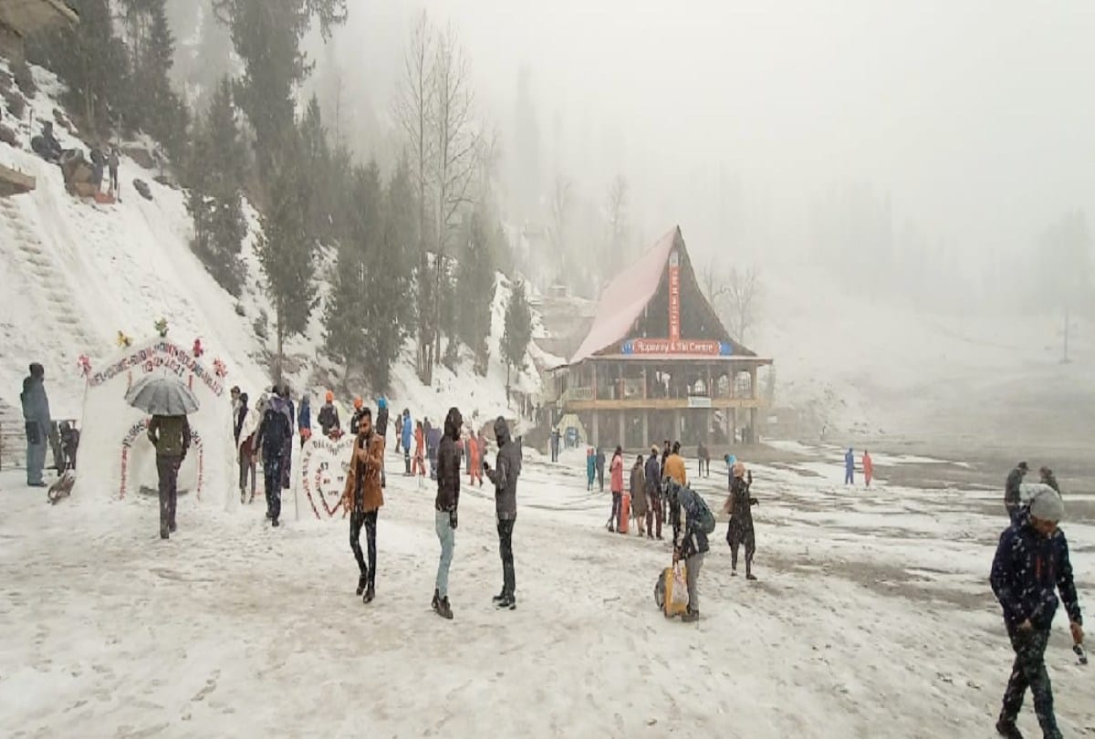 Snowfall in Himachal pradesh, tourist enjoyed snow in shimla, manali