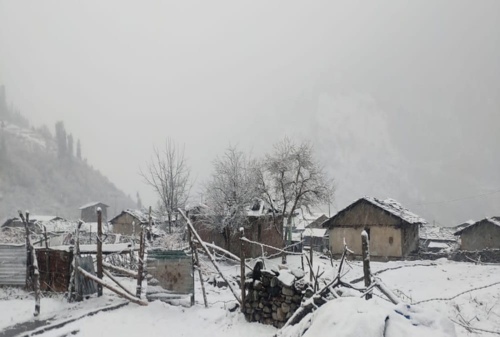 Uttarakhand weather News Update Today: Snowfall in Char dham and Hilly Area photos