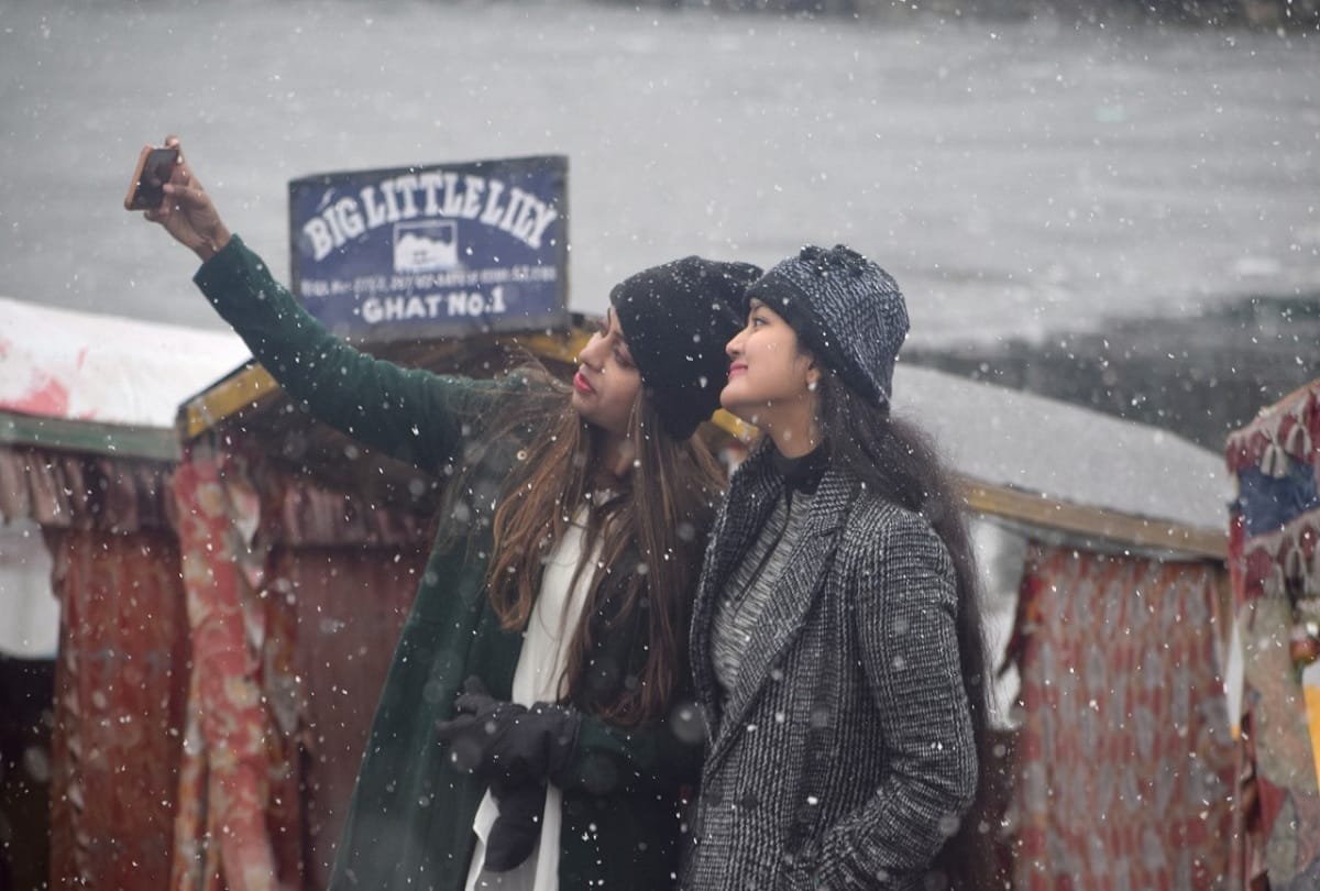 Weather Forecast Today Update in Jammu Kashmir kashmir receives fresh snowfall