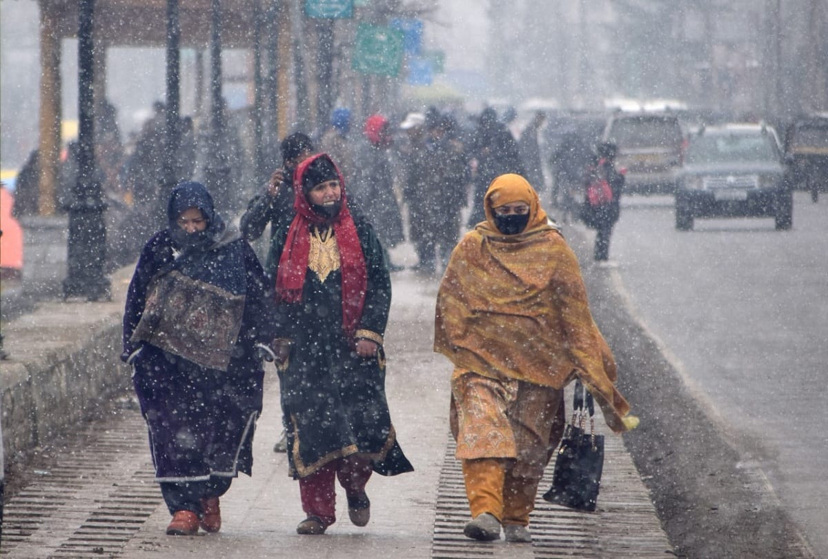 rain and snowfall in Jammu and Kashmir on November 24 and 25, increasing cold
