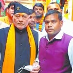 अयोध्या में हनुमानगढ़ी के दर्शन कर निकलते पीएम नरेंद्र मोदी के भाई