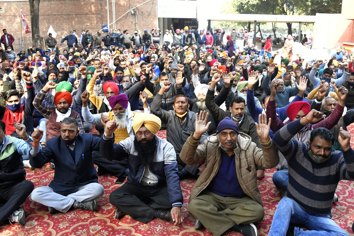 Employees on strike against privatization, power shutdown in many sectors of Chandigarh