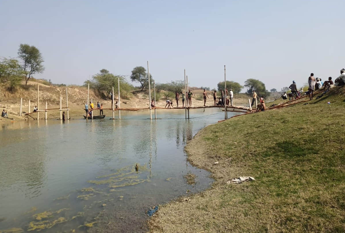 Villagers started building bridges on Rind river themselves