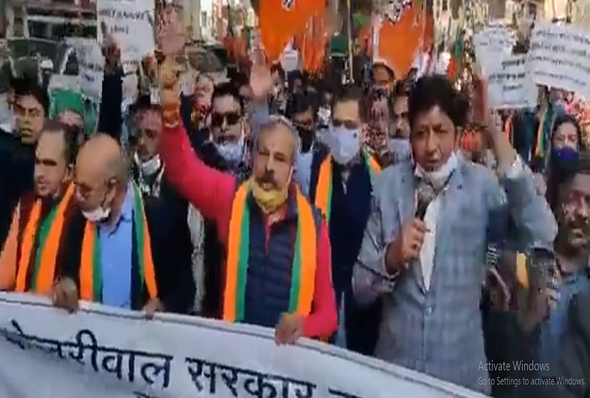 delhi bjp president said if delhi not get water in 48 hours then water connection of arvind kejriwal house will be cut