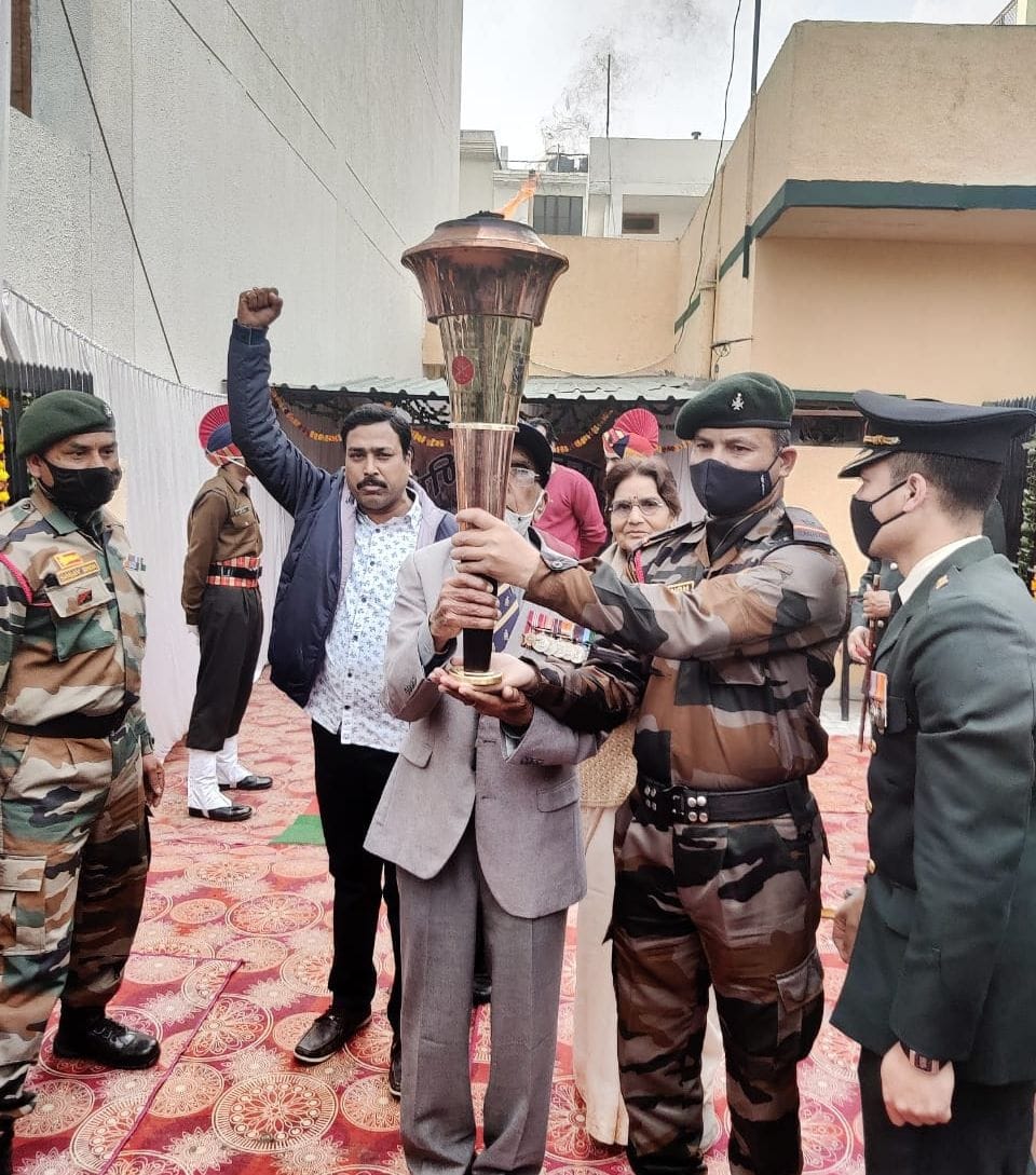 Golden Victory Torch reaches home of martyred families