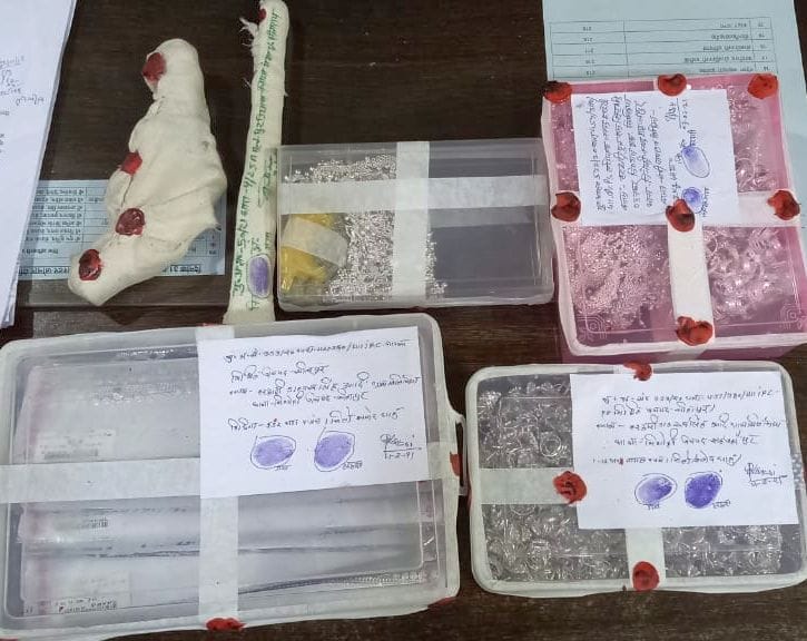 Two vicious thieves arrested after the encounter, four lakh jewels were also found