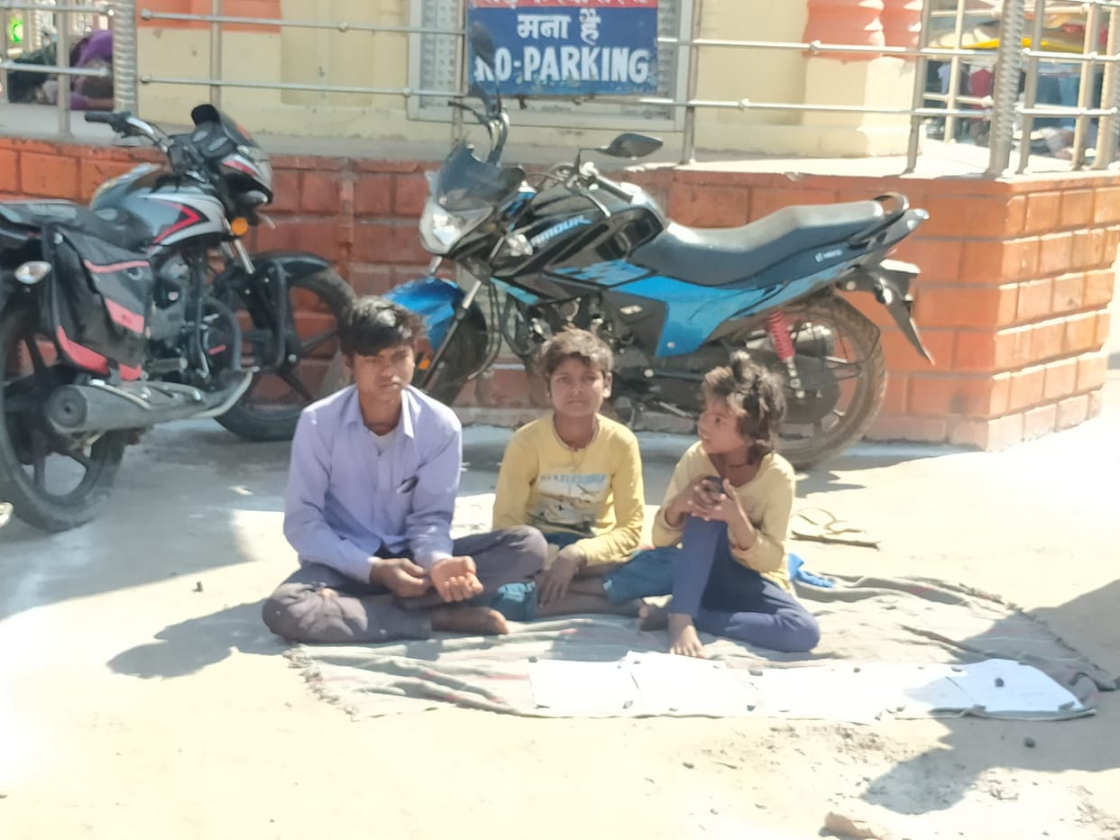children protest, juctice for mother