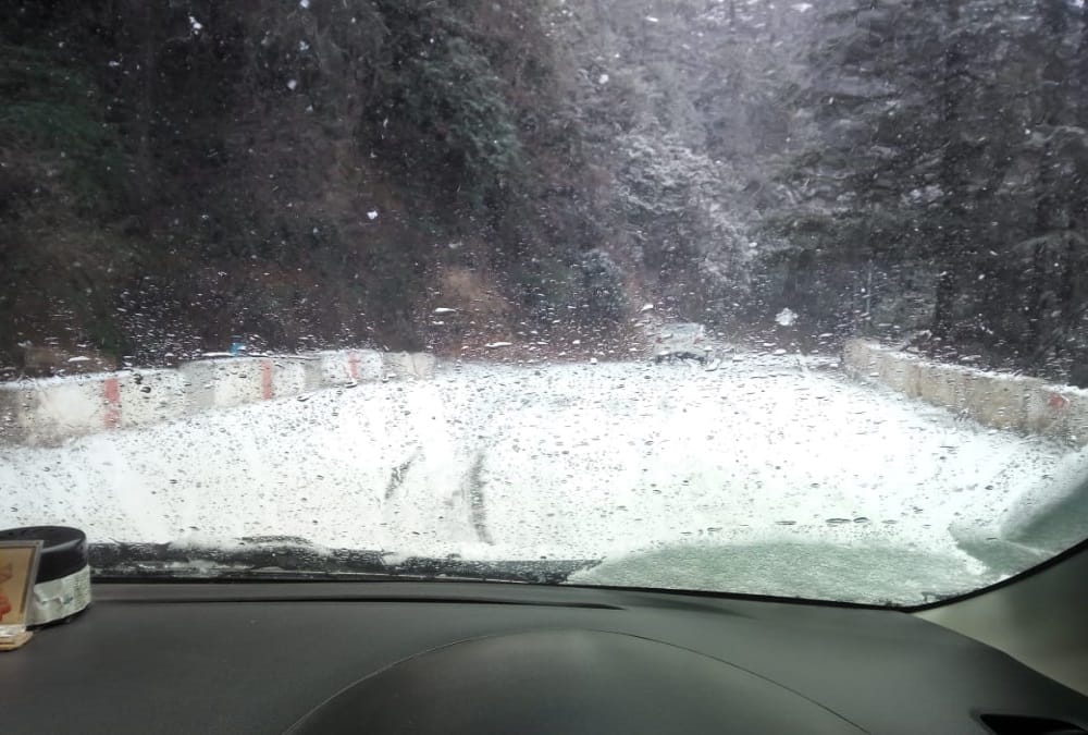 Uttarakhand weather News update Today: Snowfall in Mussoorie, Auli and Dhanaulti beautiful photos