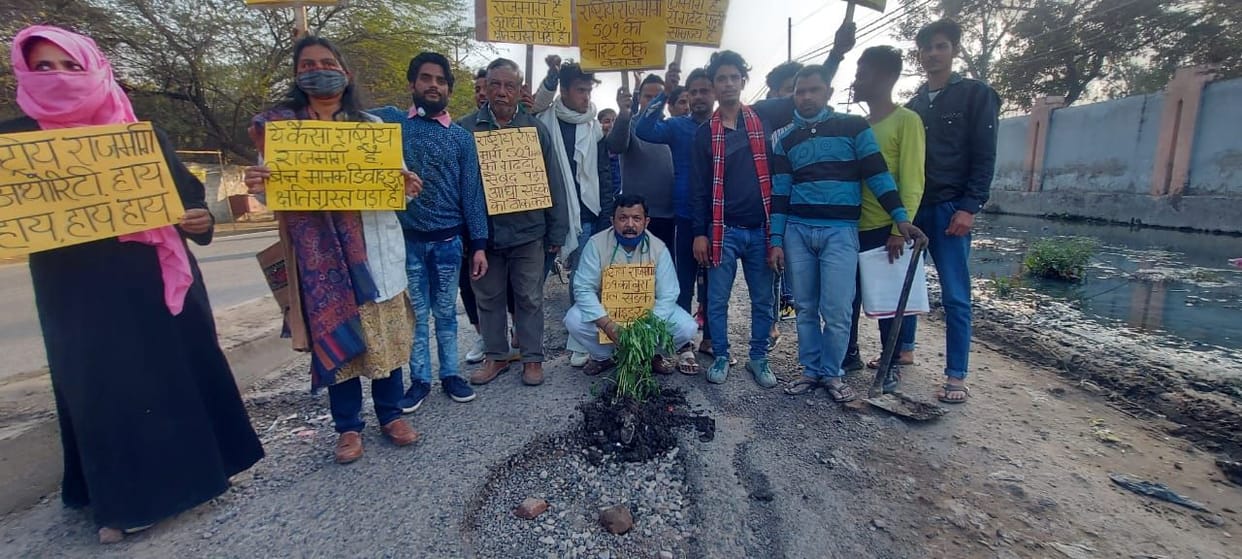 Congress planted in road pits