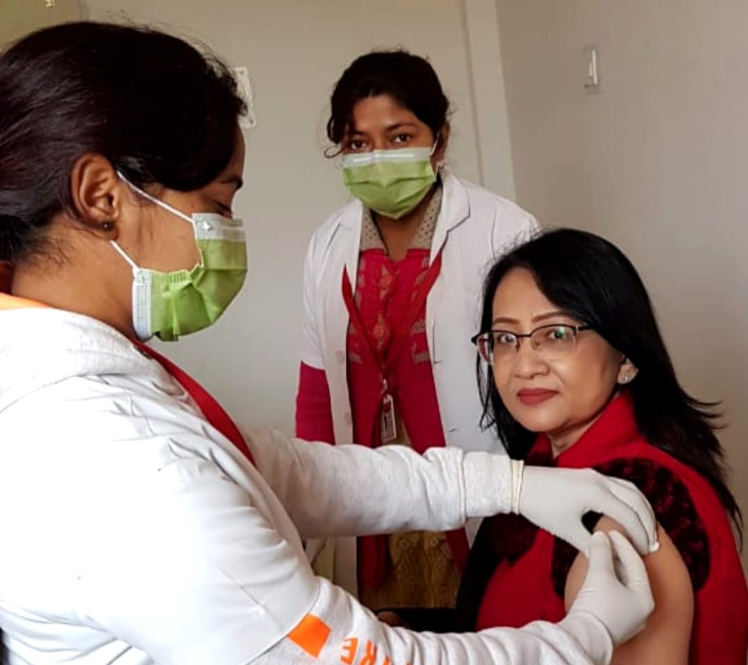 Vaccination of 3005 health workers