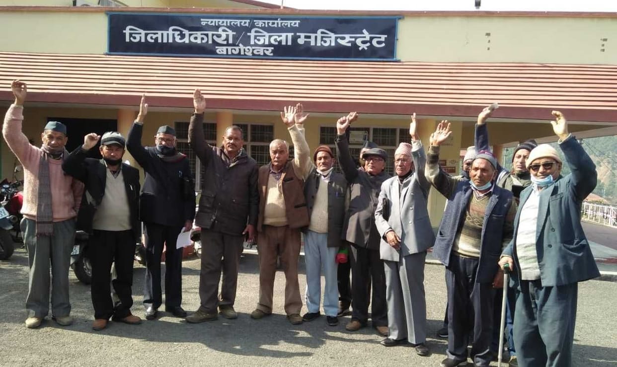 Demand to stop pension deduction in Bageshwar