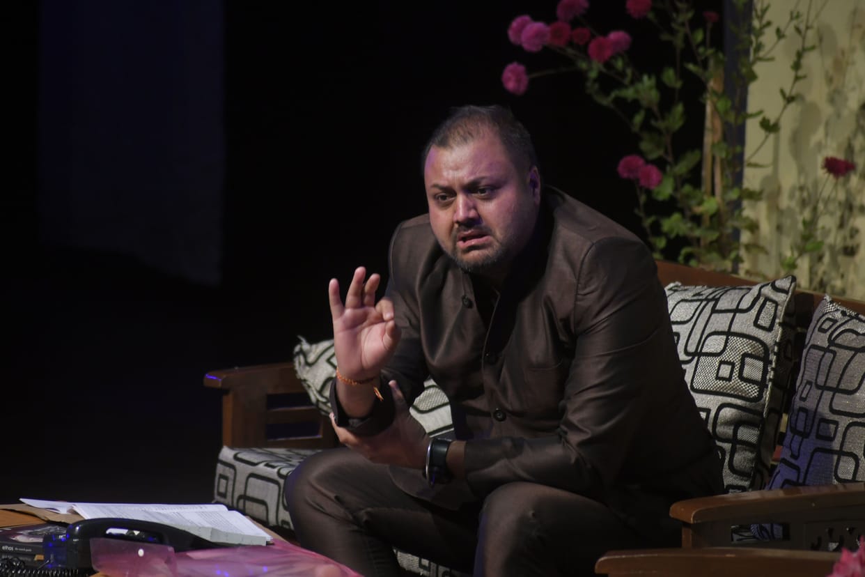 'Mom ke riste' showed the importance of money and human being forgetting relationships behind