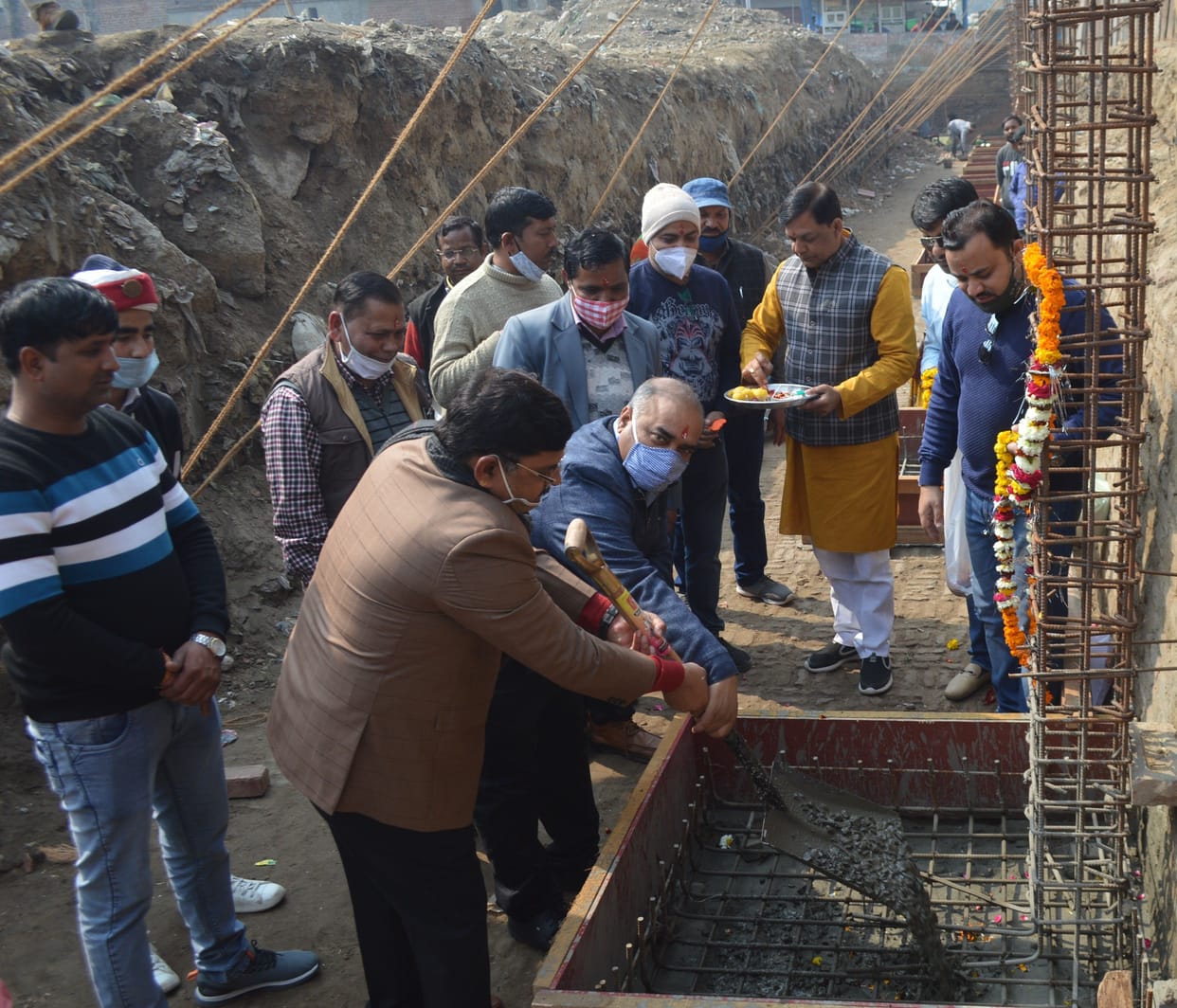 Hathras: Fast work to make the pond a beautiful place