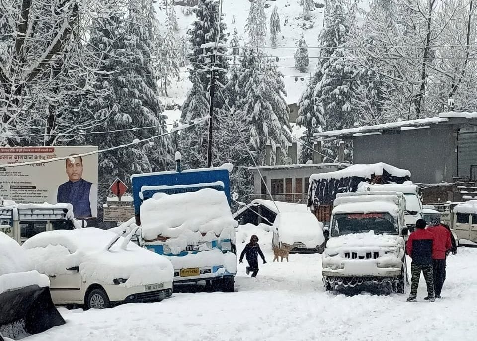 32 roads including two highways closed in Kullu