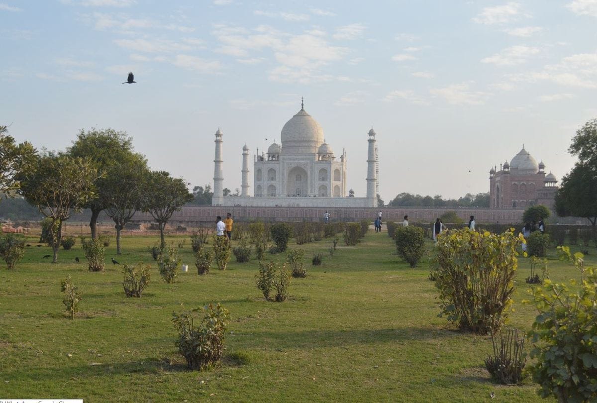 Tourists afraid to go to Mehtab Bagh in Agra because of they are cheated
