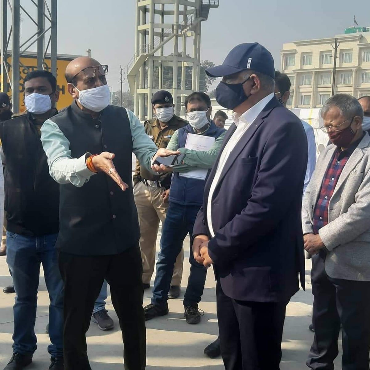 General Manager of North Eastern Railway inspected Manduwadih station reviewed the underpass of bareka