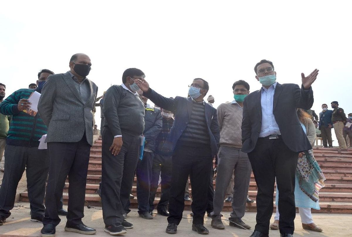 Commissioner Amit Gupta Visits Vrindavan Kumbh Mela Said Covid Negative Certificate For Saints