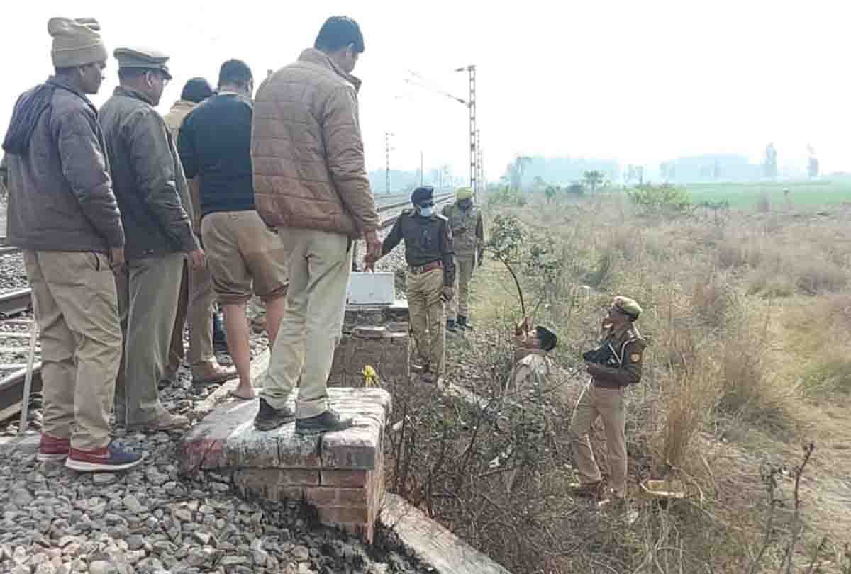 UP: After killing the child in Hardoi, the dead body pressed into a pit filled with water