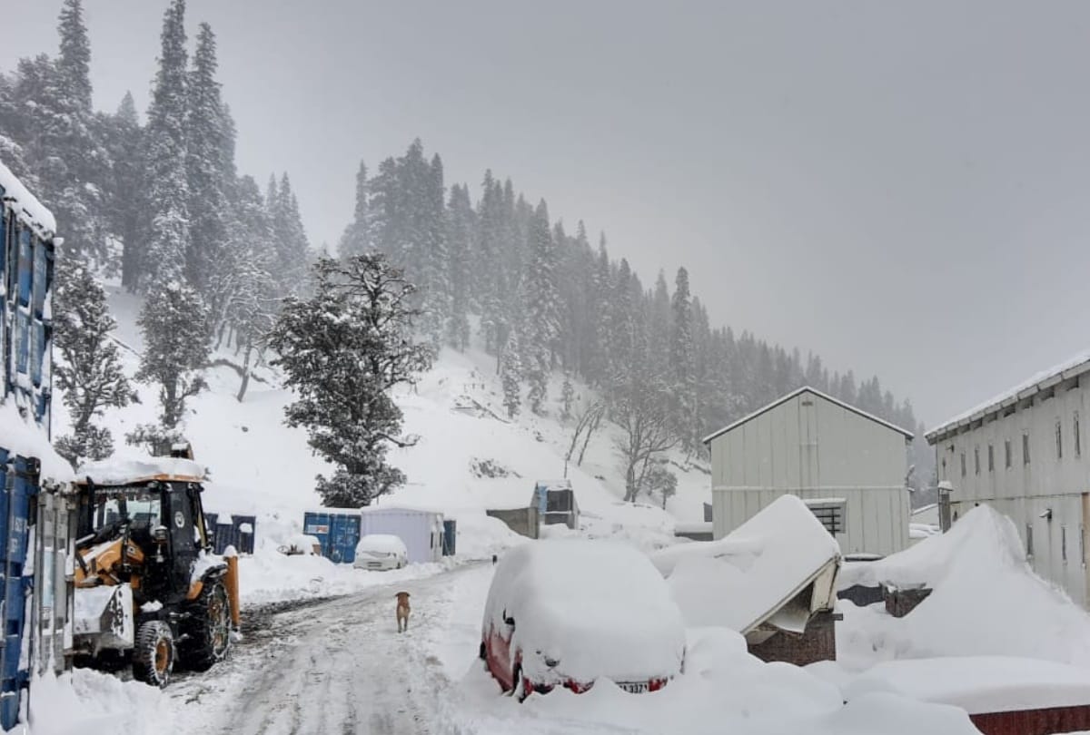 fresh snowfall in shimla manali lahaul dalhousie Narkanda kufri