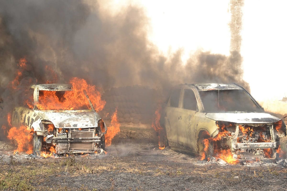 Two cars burnt to ashes in Shamli of Uttar Pradesh