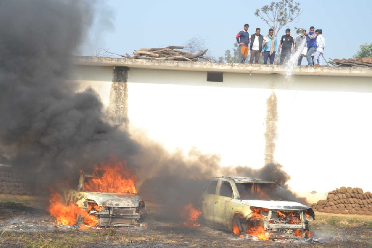 Two cars burnt to ashes in Shamli of Uttar Pradesh