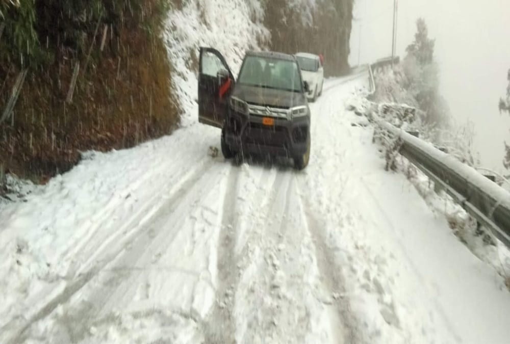 Uttarakhand weather News update Today: Heavy Snowfall in Hilly Areas Awesome photos