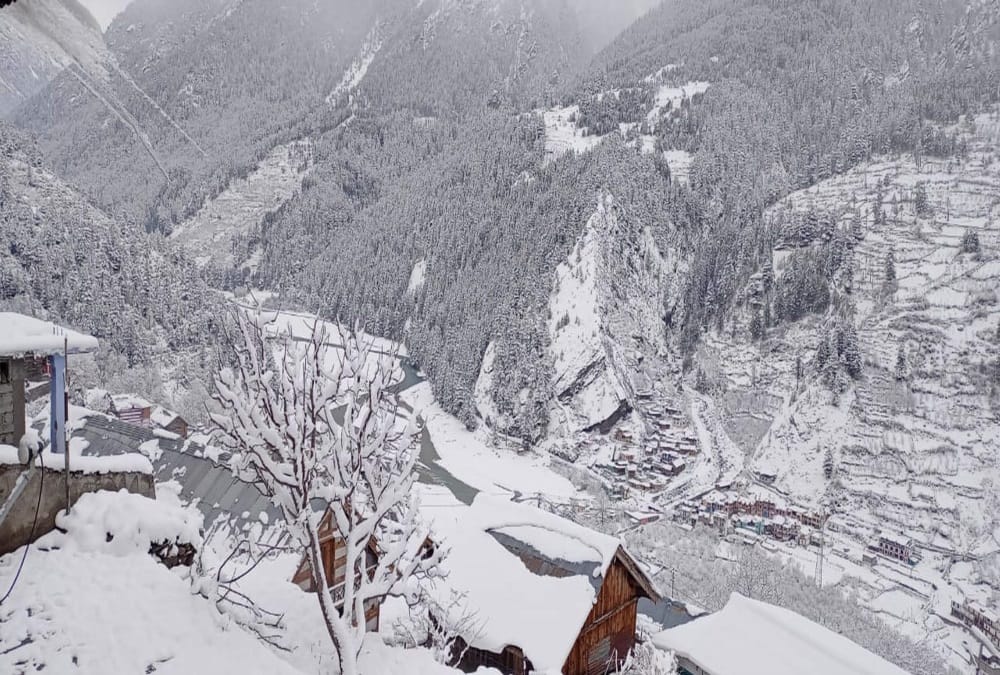 Uttarakhand weather News update Today: Heavy Snowfall in Hilly Areas Awesome photos