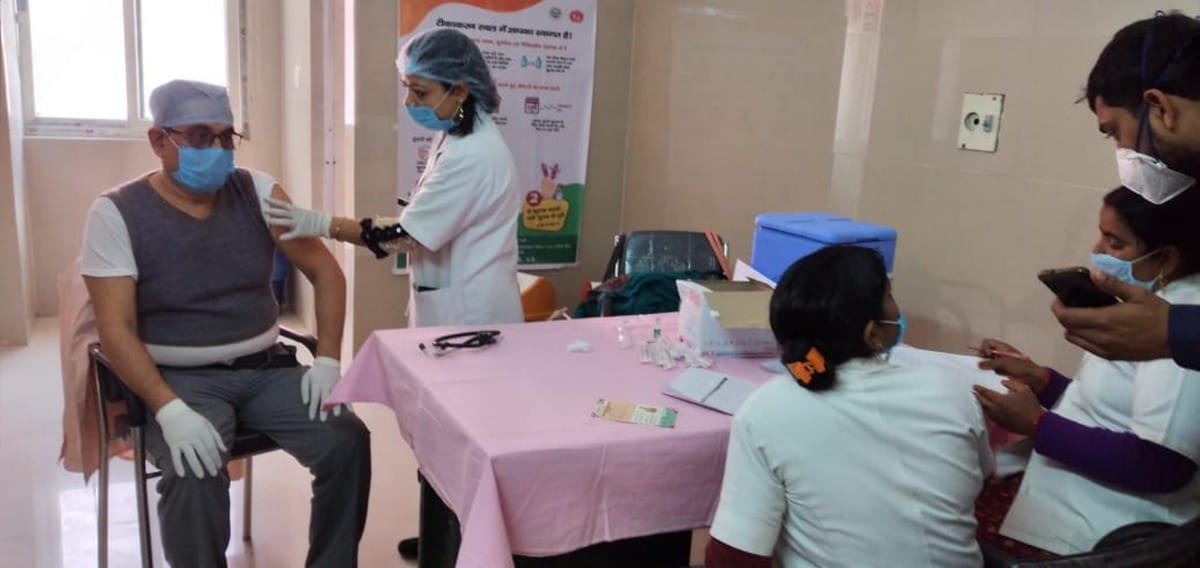 Corona Vaccination: Corona vaccine applied at 30 centers in Banaras