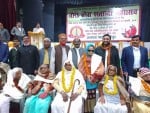 गांधी भवन में आयोजित कार्यक्रम में स्वतंत्रता सेनानियों के परिजन को सम्मानित किया गया। संवाद