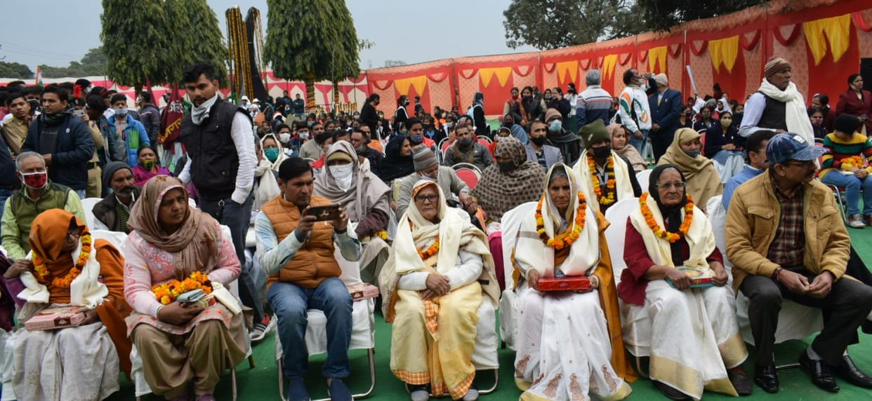 We live a life of honor only because of martyrs: Kapil