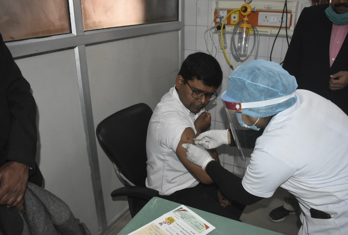 Second phase Corona vaccination started in Gorakhpur from front line workers vaccination