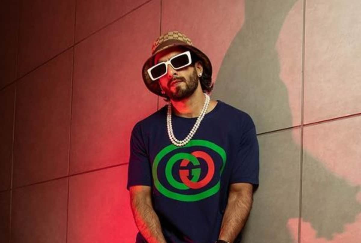 Ranveer Singh was on his way to a dubbing studio where he met a fan too watch video